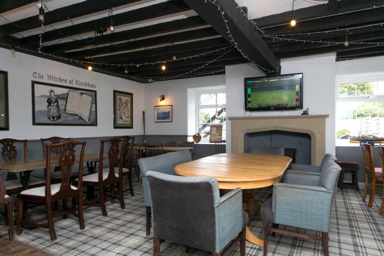 Pass The Keys Modern En-Suite Room In Country Pubrestaurant 2 Llanddona 외부 사진