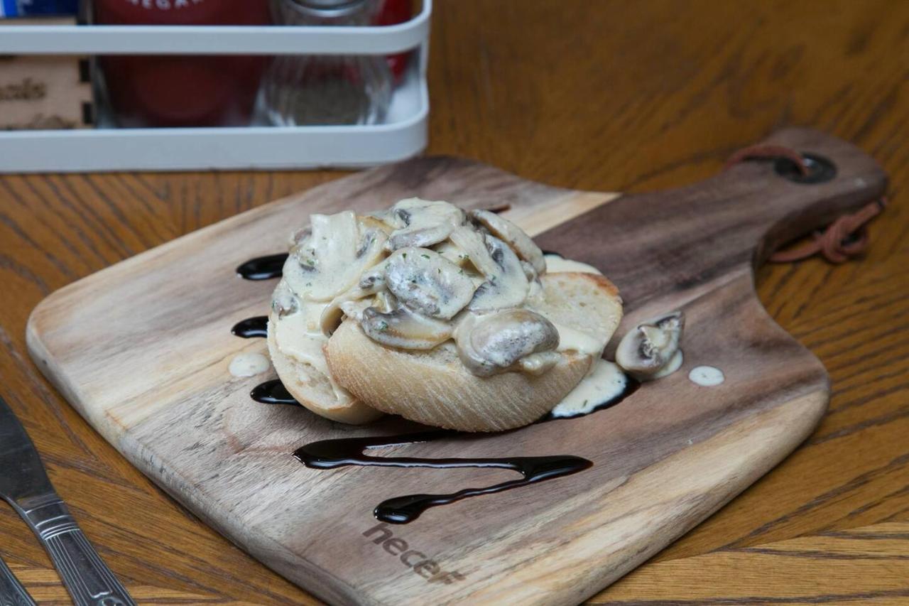Pass The Keys Modern En-Suite Room In Country Pubrestaurant 2 Llanddona 외부 사진