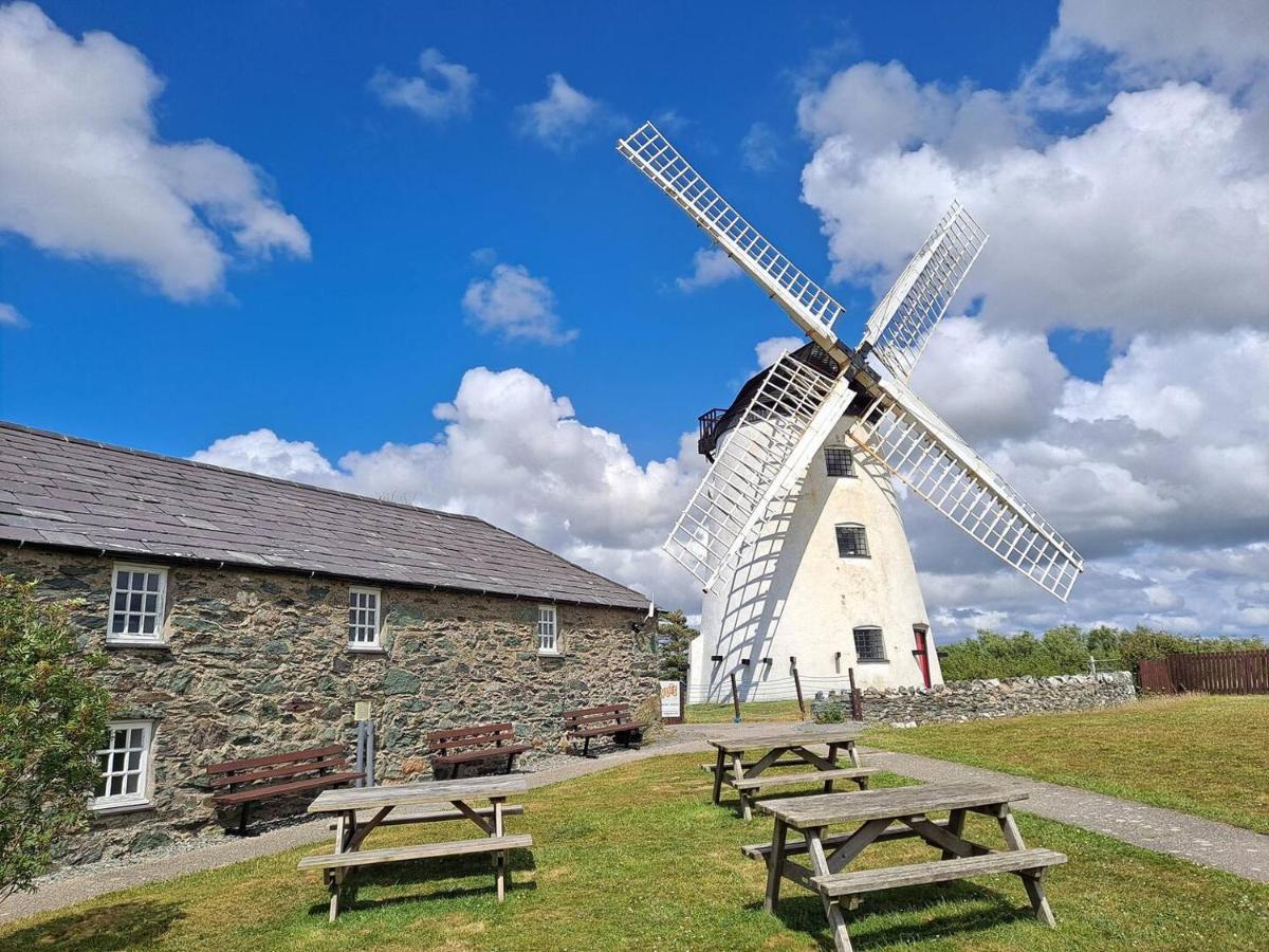 Pass The Keys Modern En-Suite Room In Country Pubrestaurant 2 Llanddona 외부 사진