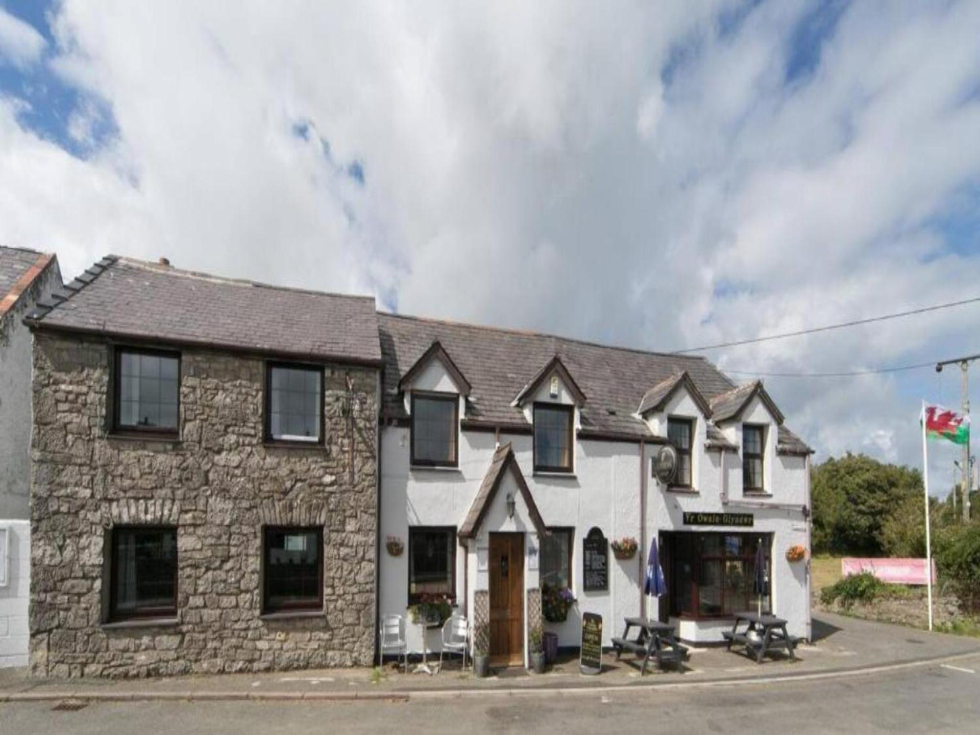 Pass The Keys Modern En-Suite Room In Country Pubrestaurant 2 Llanddona 외부 사진