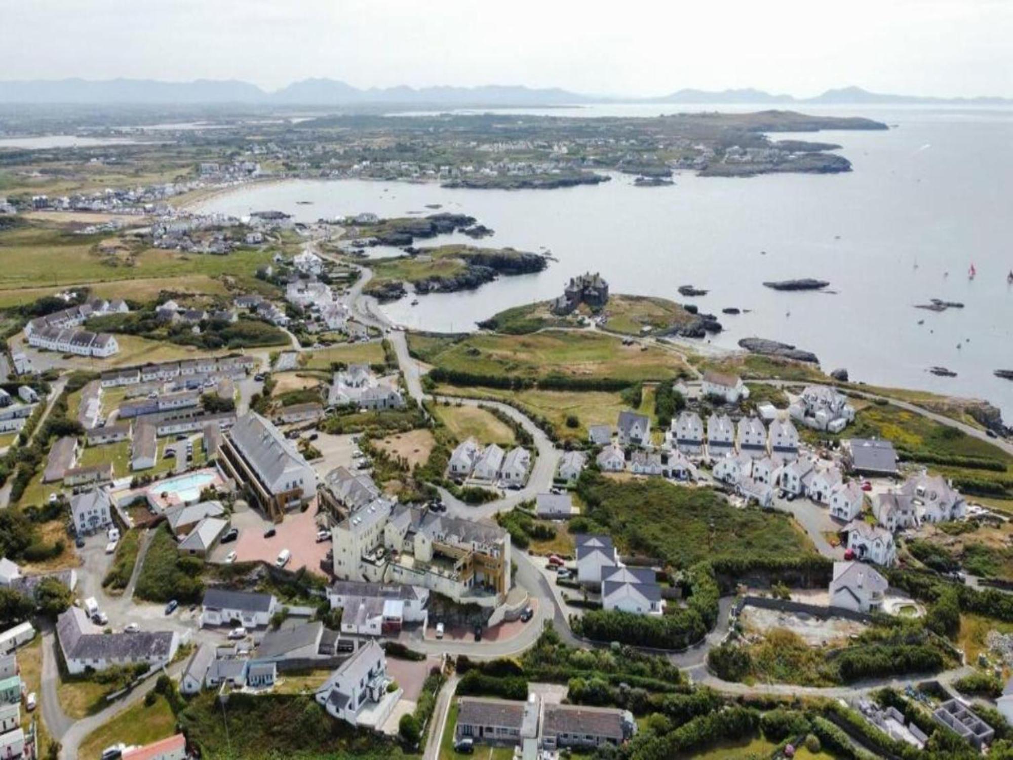 Pass The Keys Modern En-Suite Room In Country Pubrestaurant 2 Llanddona 외부 사진